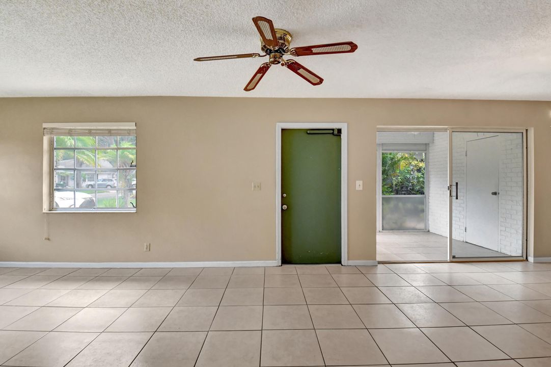 For Sale: $230,000 (2 beds, 2 baths, 1238 Square Feet)