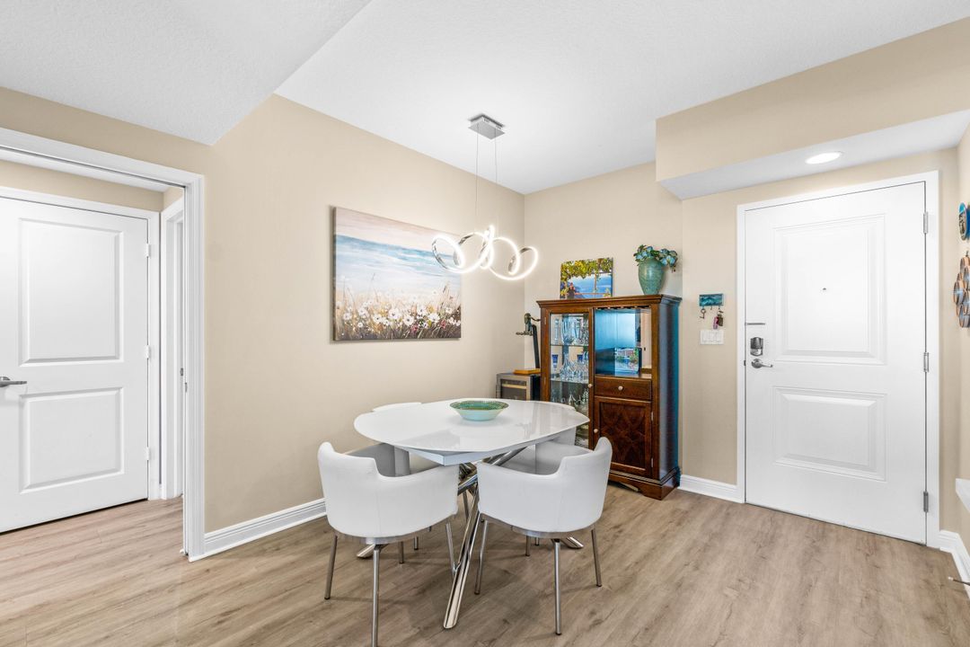 Active With Contract: $2,850 (2 beds, 2 baths, 1185 Square Feet)