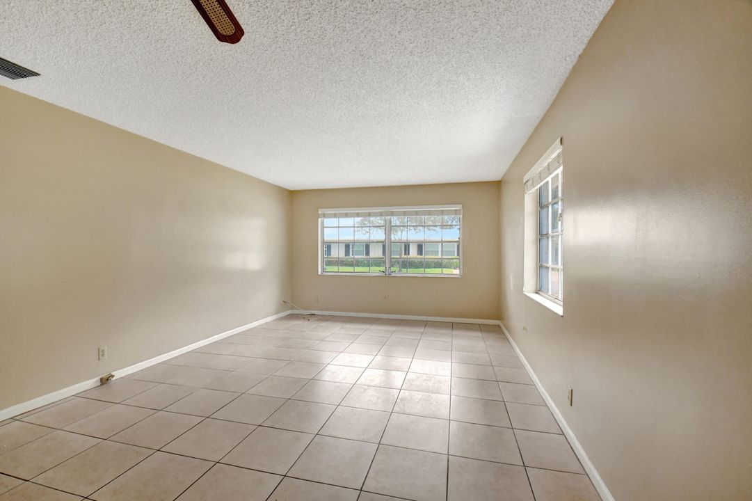 For Sale: $230,000 (2 beds, 2 baths, 1238 Square Feet)