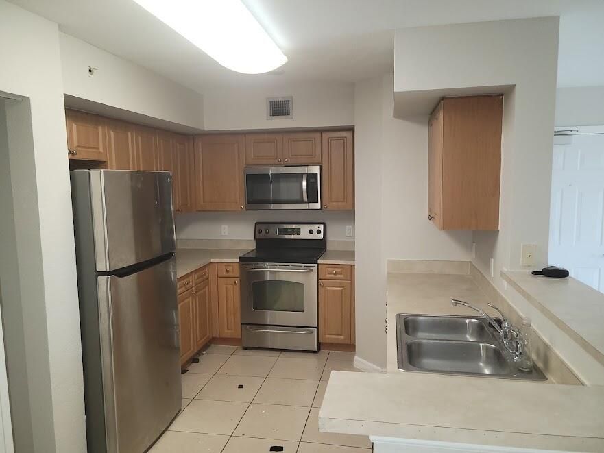 For Rent: $2,400 (3 beds, 2 baths, 1115 Square Feet)