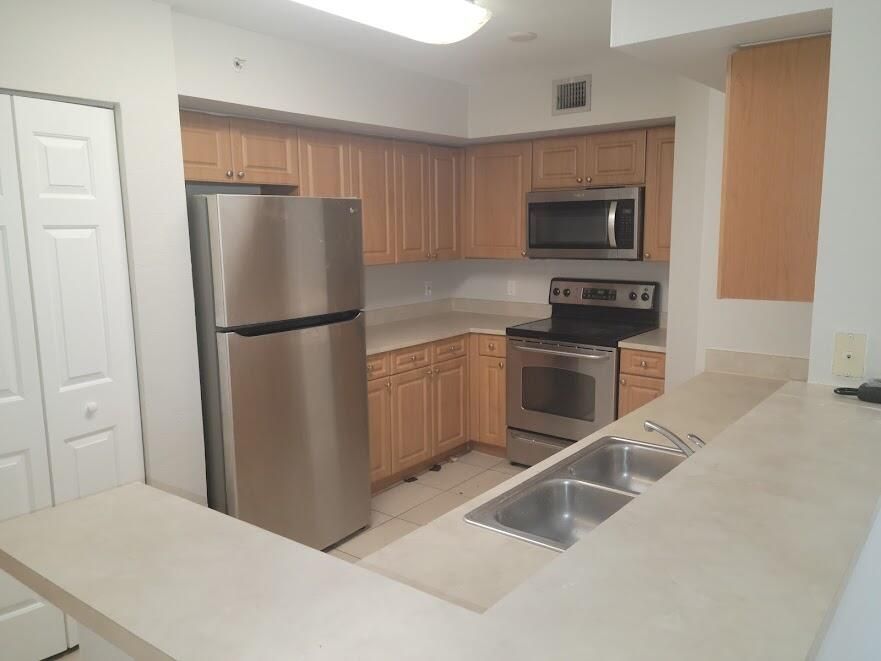 For Rent: $2,400 (3 beds, 2 baths, 1115 Square Feet)