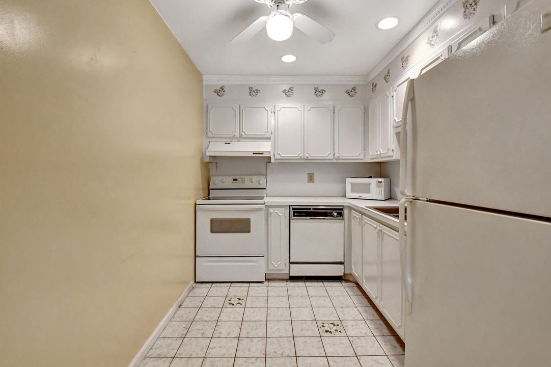 For Sale: $230,000 (2 beds, 2 baths, 1238 Square Feet)