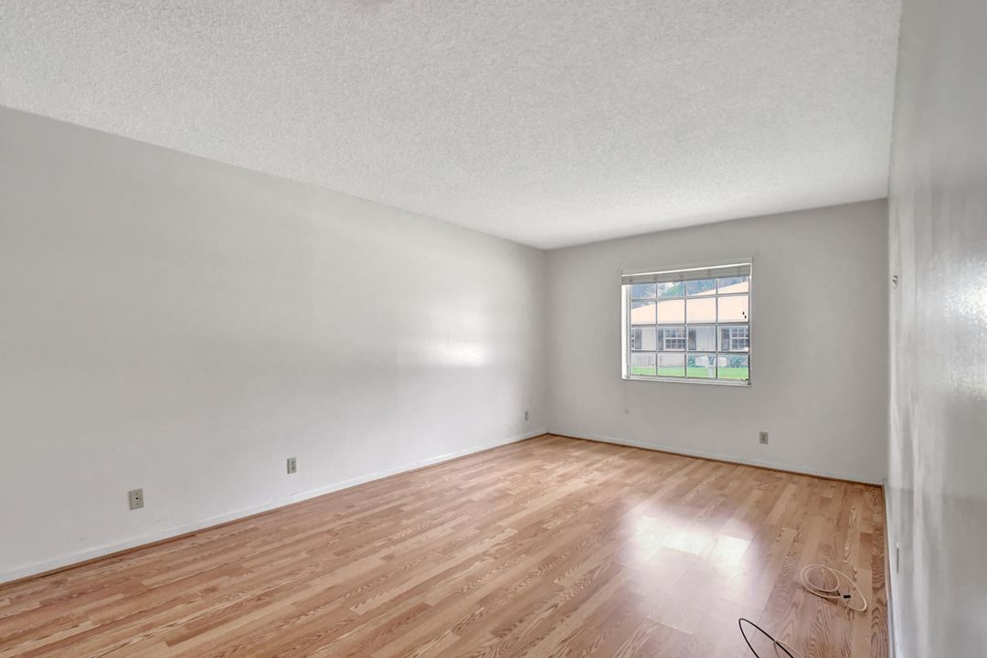 For Sale: $230,000 (2 beds, 2 baths, 1238 Square Feet)