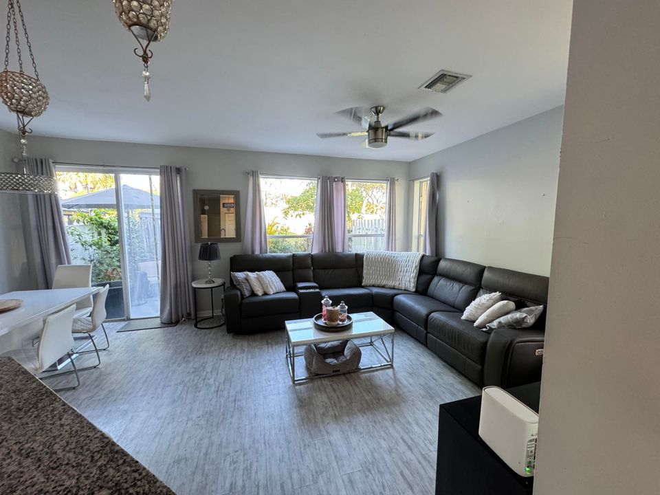 For Sale: $464,000 (3 beds, 2 baths, 1428 Square Feet)