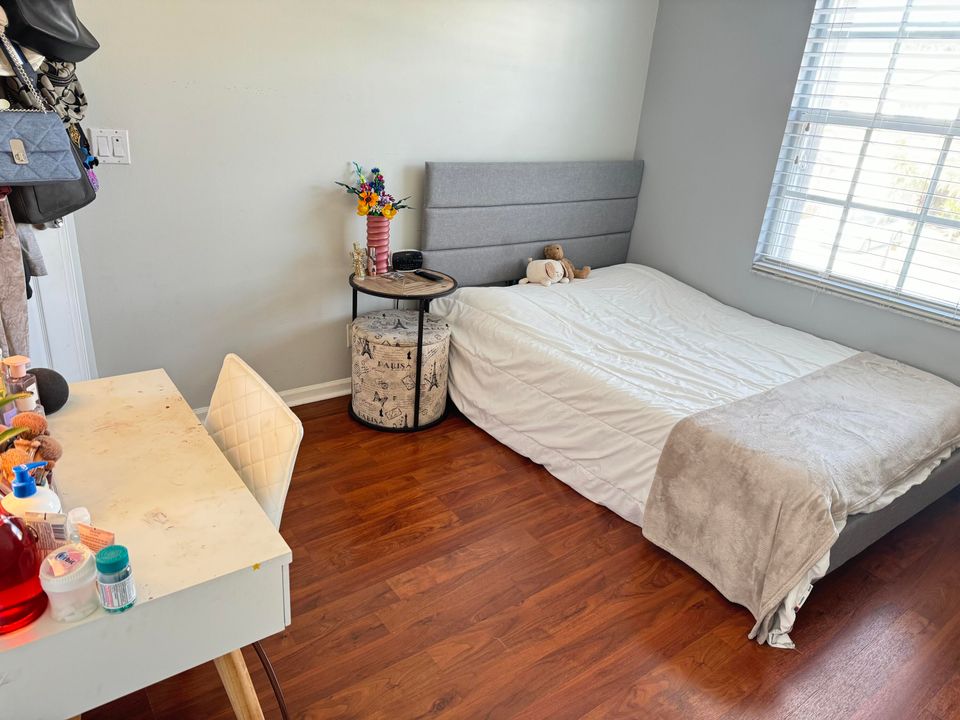 For Sale: $464,000 (3 beds, 2 baths, 1428 Square Feet)