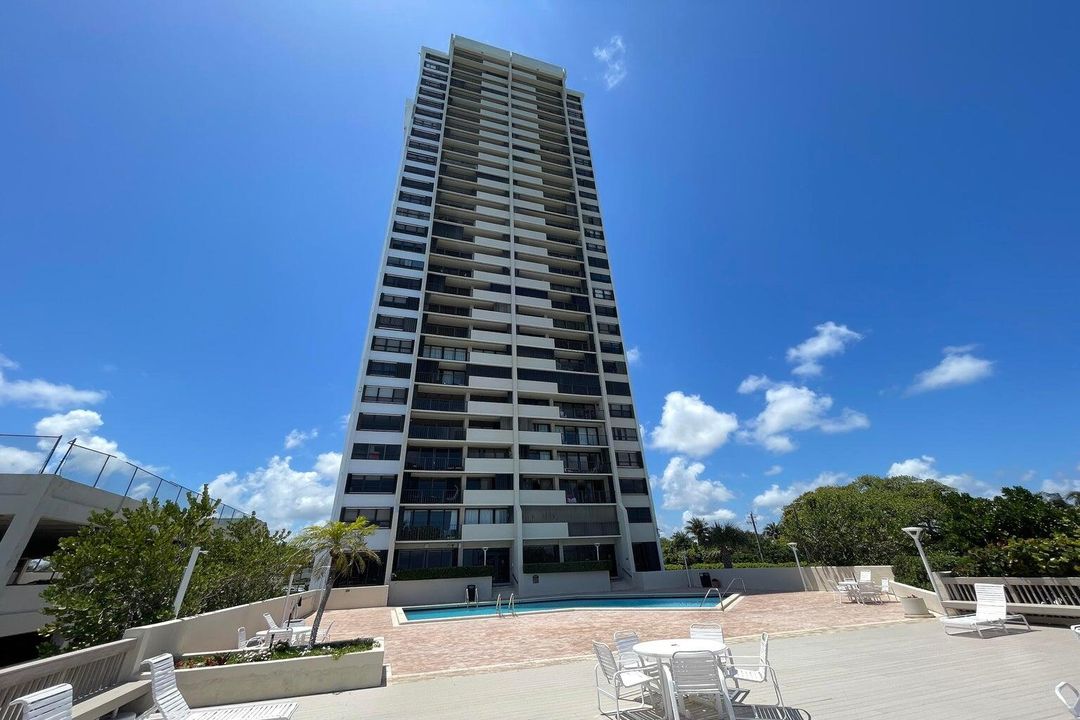 Active With Contract: $3,500 (2 beds, 2 baths, 1170 Square Feet)