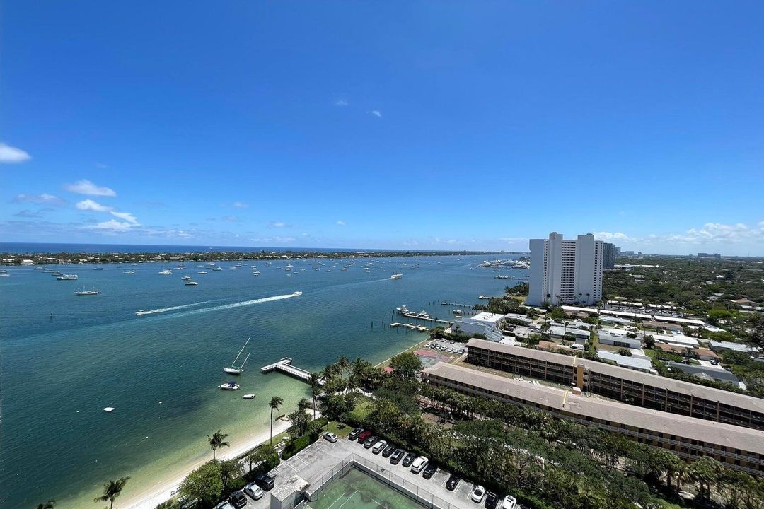 Active With Contract: $3,500 (2 beds, 2 baths, 1170 Square Feet)