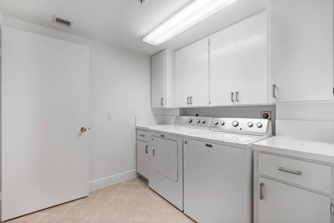 For Rent: $6,000 (2 beds, 2 baths, 1385 Square Feet)