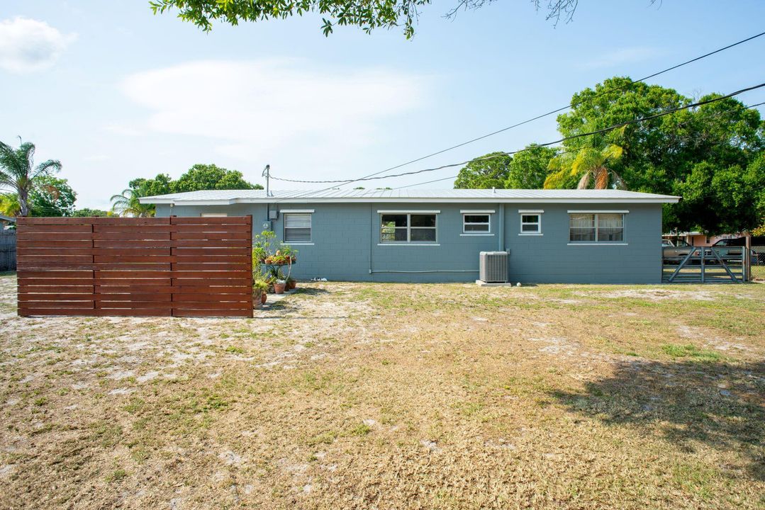 For Sale: $375,000 (3 beds, 1 baths, 1118 Square Feet)