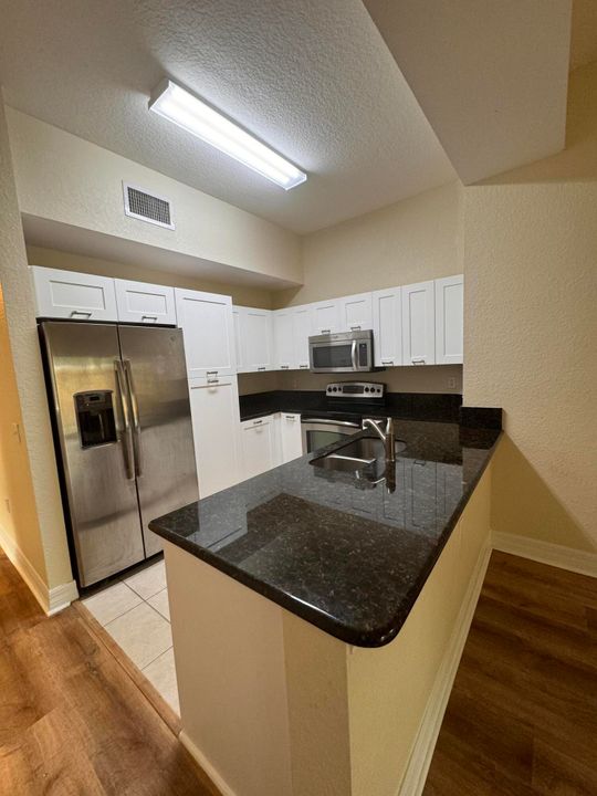 Active With Contract: $2,300 (3 beds, 2 baths, 1182 Square Feet)