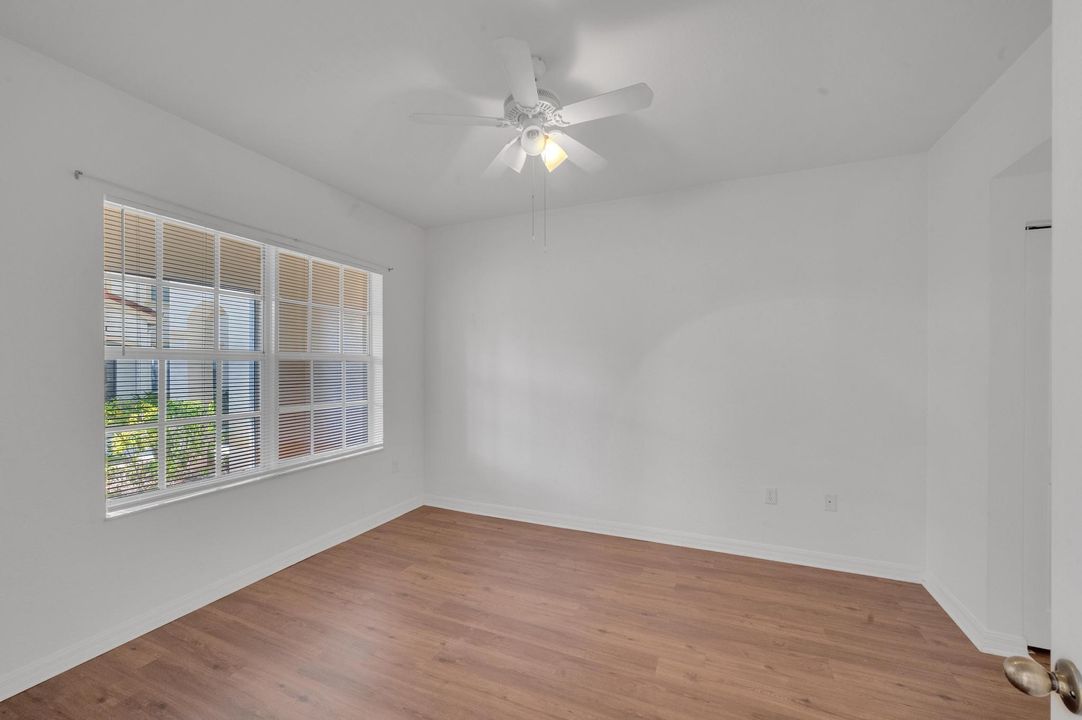 For Sale: $279,900 (2 beds, 2 baths, 1033 Square Feet)