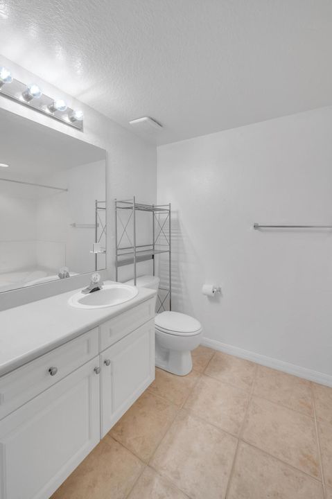 For Sale: $279,900 (2 beds, 2 baths, 1033 Square Feet)