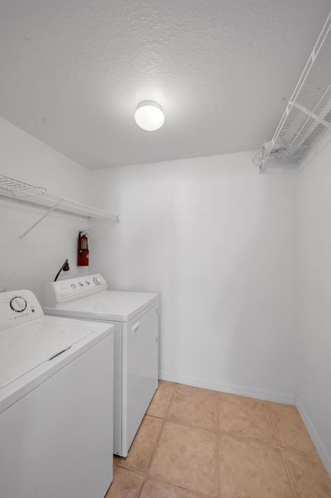 For Sale: $279,900 (2 beds, 2 baths, 1033 Square Feet)