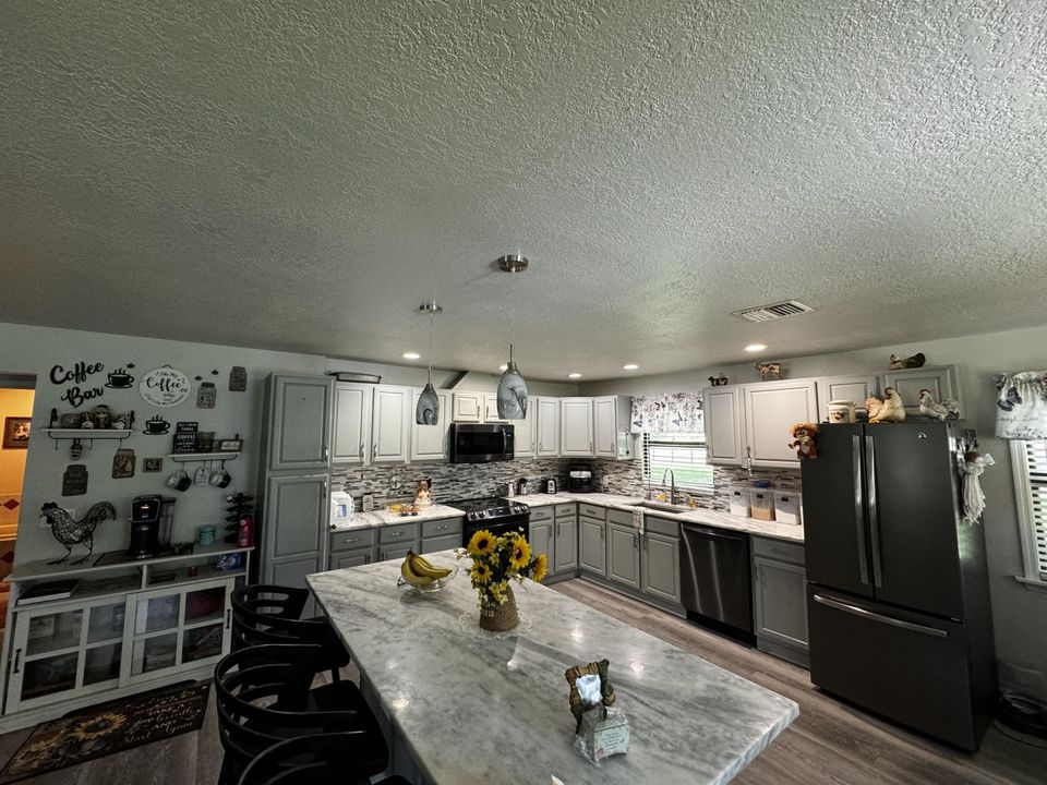 For Sale: $549,000 (2 beds, 2 baths, 1369 Square Feet)