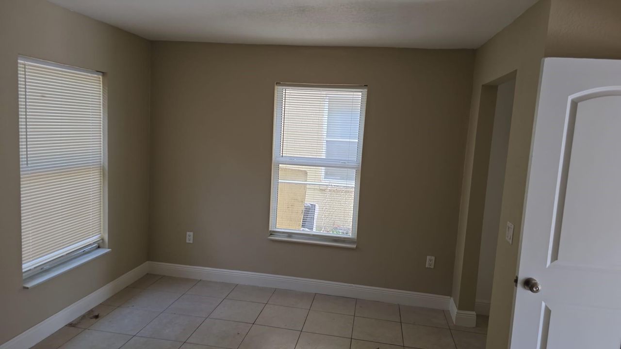 Active With Contract: $1,200 (1 beds, 1 baths, 2870 Square Feet)