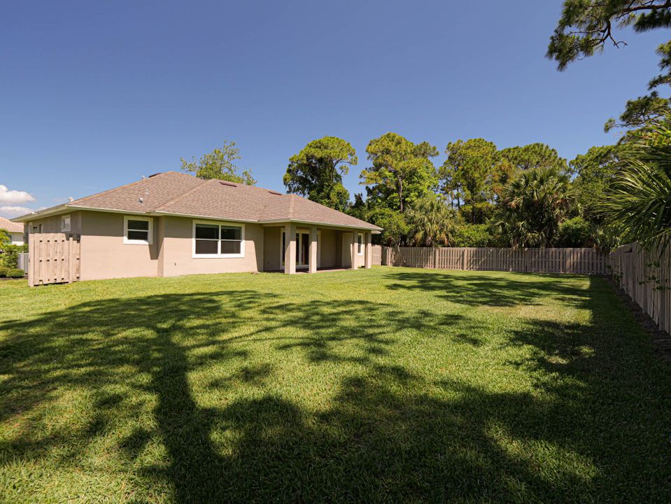 For Sale: $530,000 (3 beds, 2 baths, 1910 Square Feet)