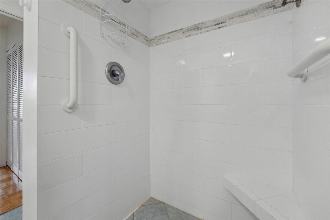 For Sale: $350,000 (2 beds, 2 baths, 1001 Square Feet)