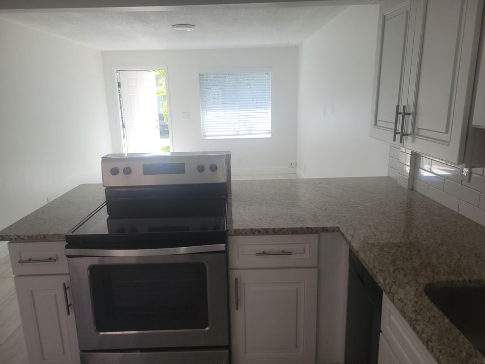 For Rent: $1,800 (1 beds, 1 baths, 620 Square Feet)