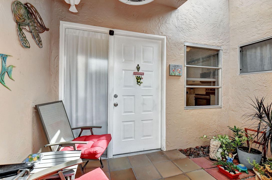 For Sale: $379,000 (2 beds, 2 baths, 1310 Square Feet)