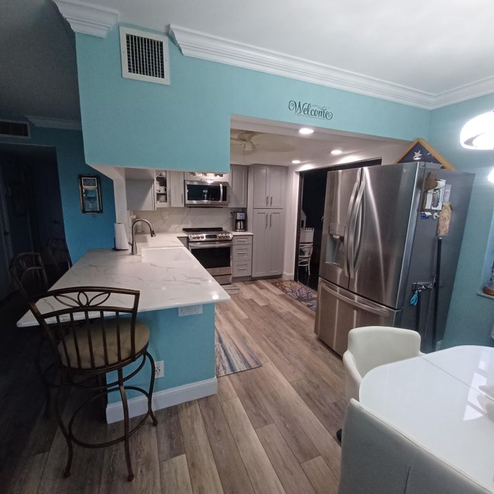 For Sale: $260,000 (2 beds, 2 baths, 910 Square Feet)