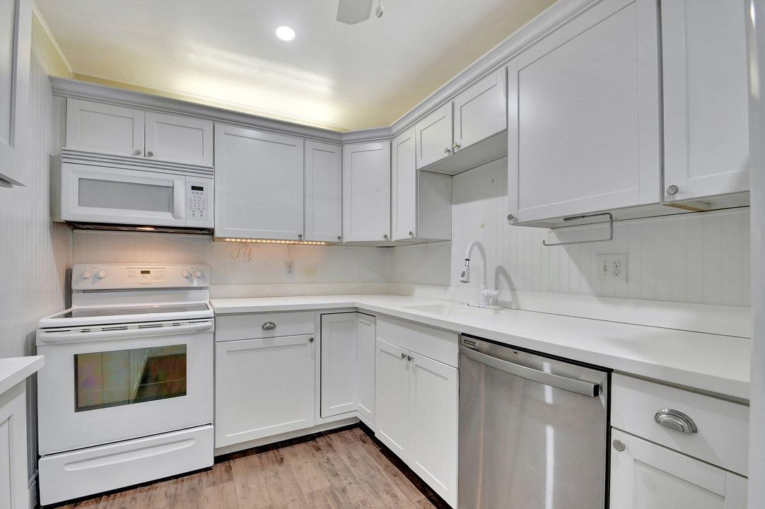 For Sale: $239,000 (2 beds, 2 baths, 1238 Square Feet)