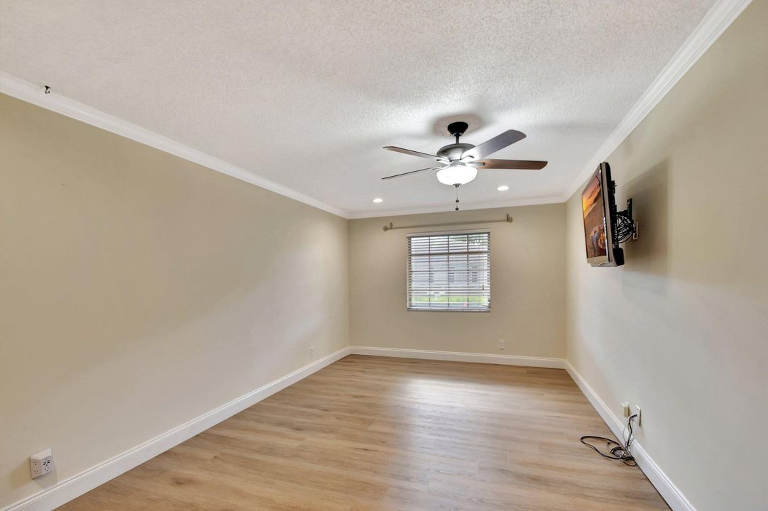 For Sale: $239,000 (2 beds, 2 baths, 1238 Square Feet)