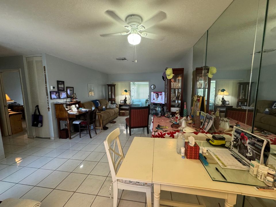 For Sale: $114,900 (1 beds, 1 baths, 612 Square Feet)