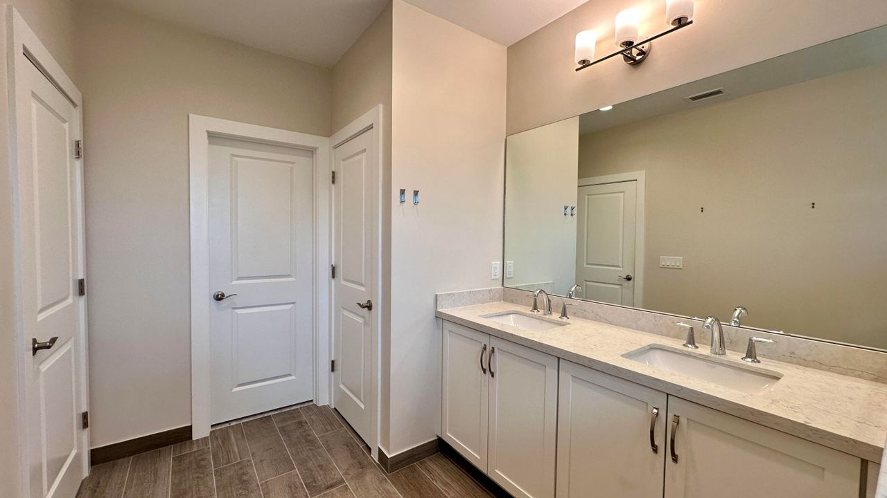 Active With Contract: $3,900 (3 beds, 2 baths, 1866 Square Feet)
