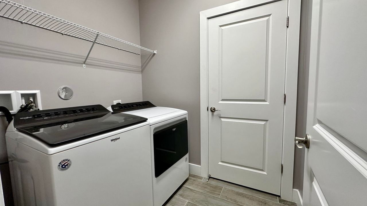 Active With Contract: $3,900 (3 beds, 2 baths, 1866 Square Feet)