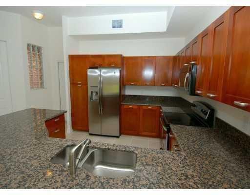 For Rent: $2,400 (3 beds, 2 baths, 1607 Square Feet)