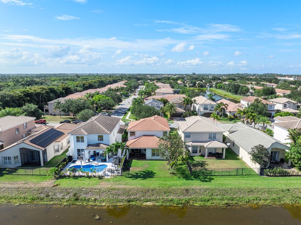 Active With Contract: $689,000 (4 beds, 3 baths, 2530 Square Feet)