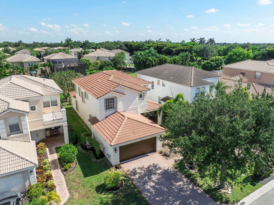 Active With Contract: $689,000 (4 beds, 3 baths, 2530 Square Feet)