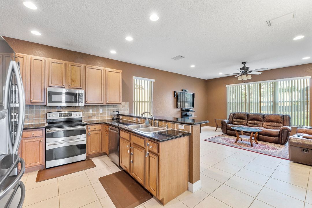 Active With Contract: $689,000 (4 beds, 3 baths, 2530 Square Feet)