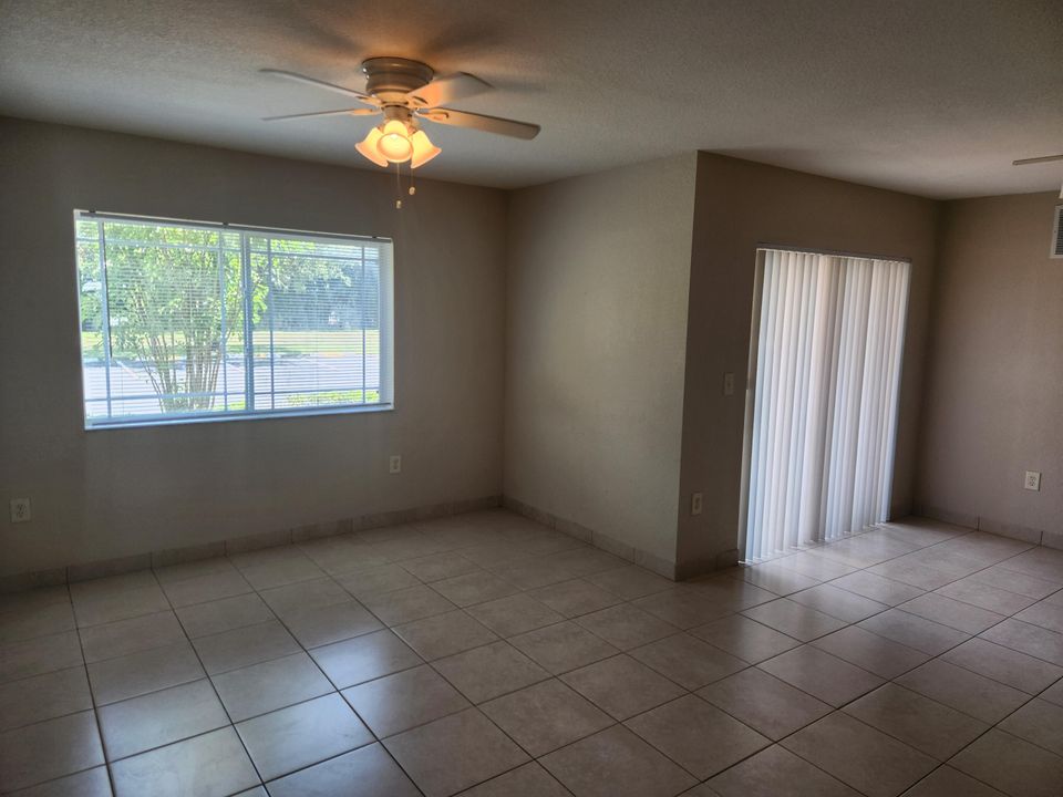 Active With Contract: $1,600 (1 beds, 1 baths, 868 Square Feet)