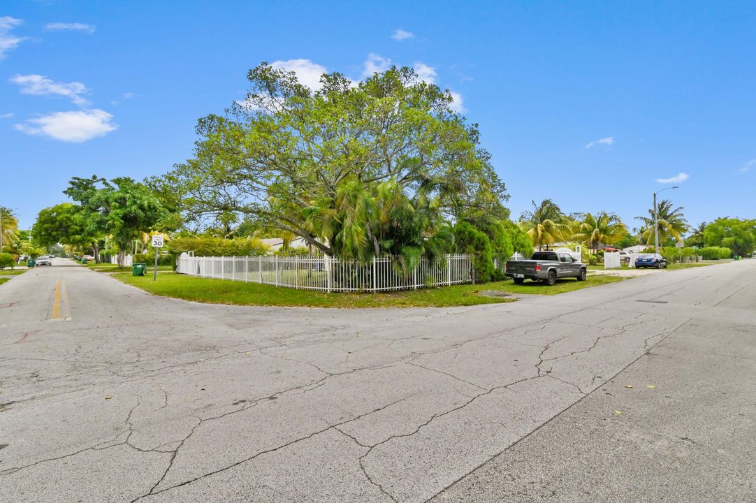 For Sale: $499,900 (3 beds, 2 baths, 1300 Square Feet)