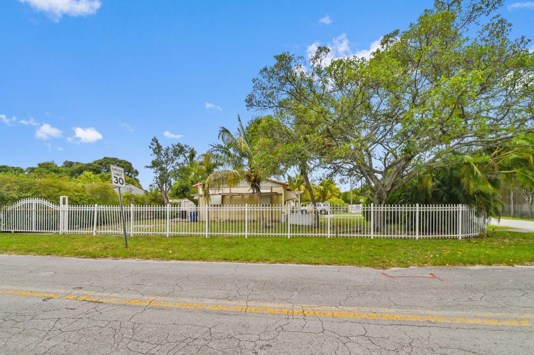 For Sale: $499,900 (3 beds, 2 baths, 1300 Square Feet)