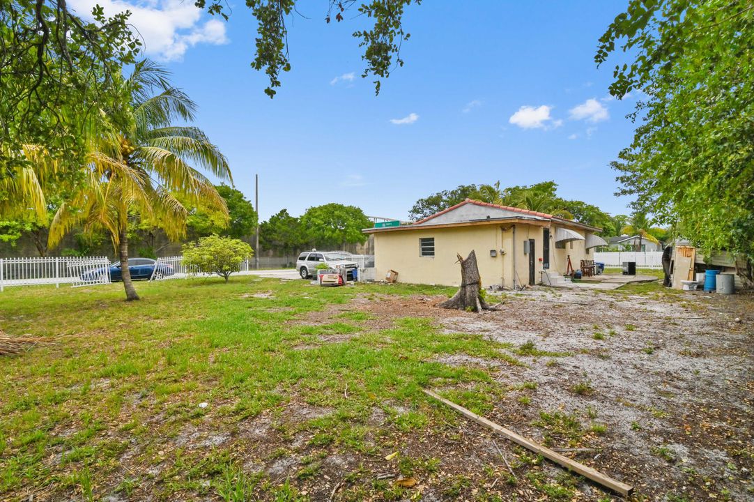 For Sale: $499,900 (3 beds, 2 baths, 1300 Square Feet)