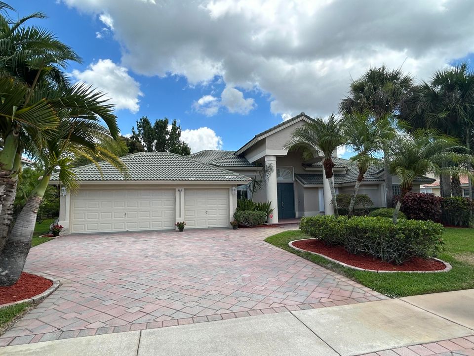 Recently Sold: $865,000 (5 beds, 3 baths, 2665 Square Feet)