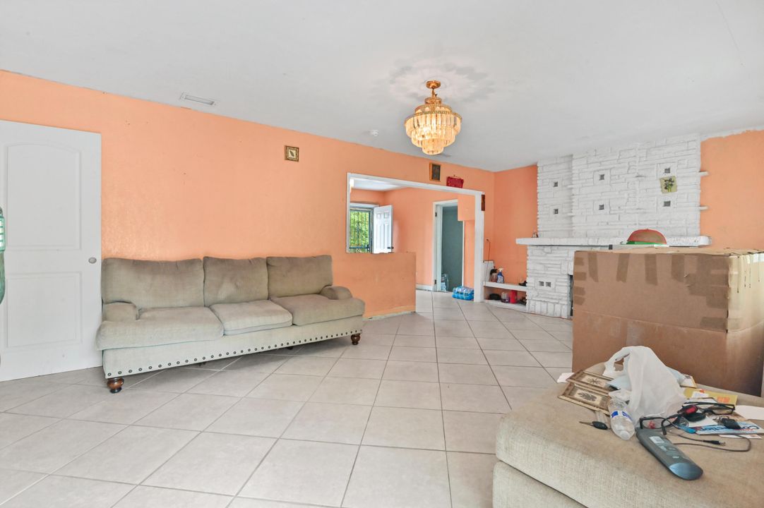 For Sale: $499,900 (3 beds, 2 baths, 1300 Square Feet)