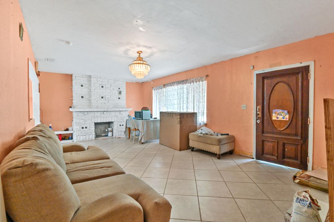 For Sale: $499,900 (3 beds, 2 baths, 1300 Square Feet)