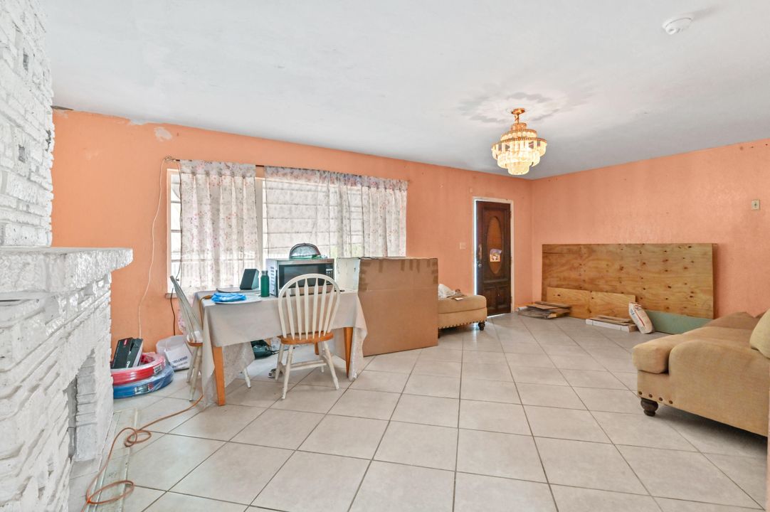 For Sale: $499,900 (3 beds, 2 baths, 1300 Square Feet)