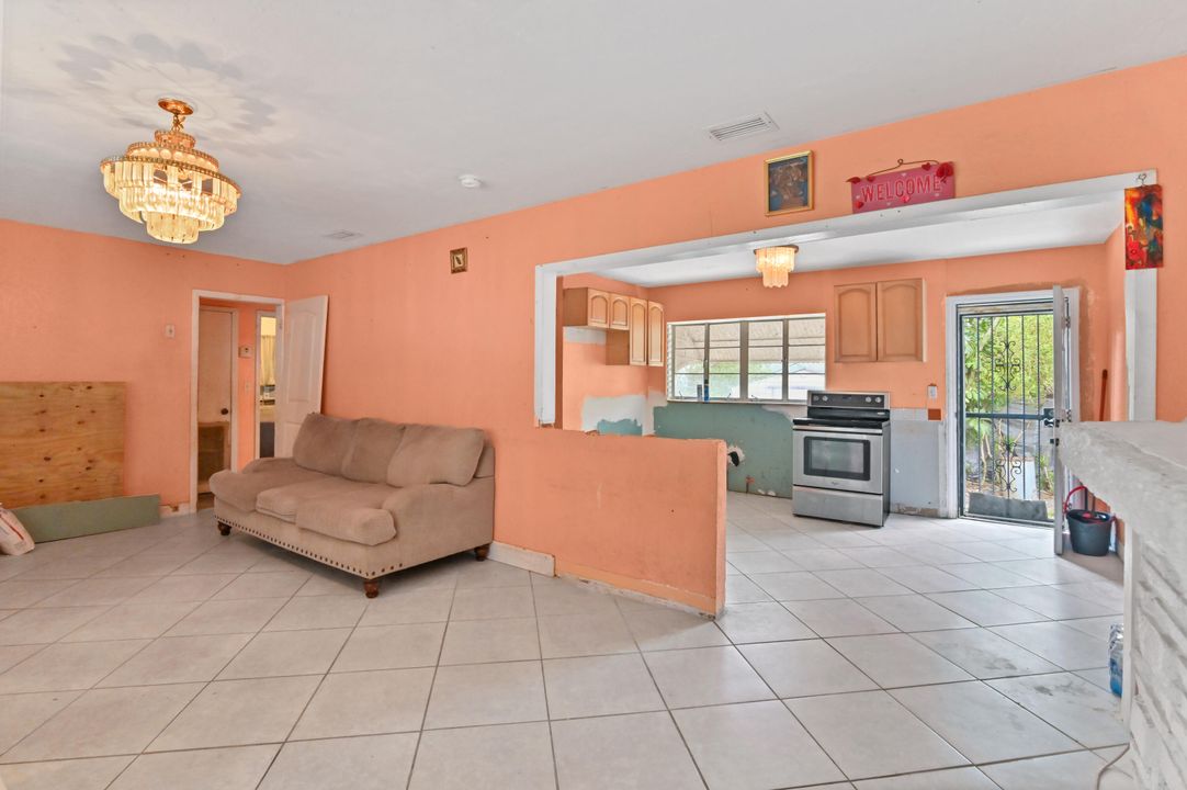 For Sale: $499,900 (3 beds, 2 baths, 1300 Square Feet)