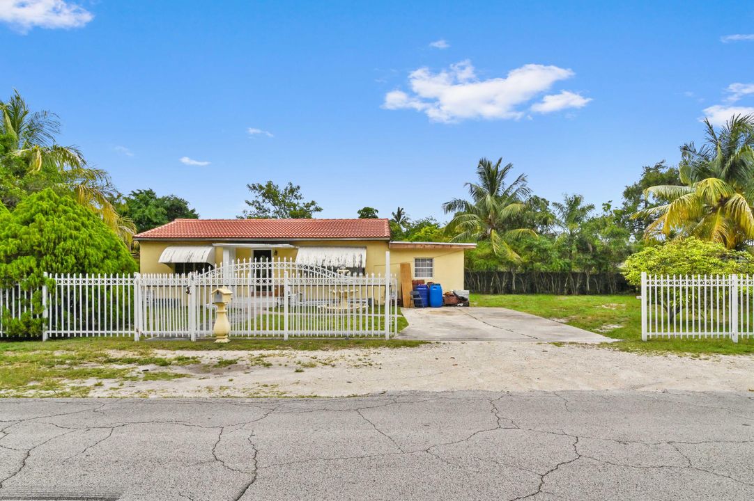 For Sale: $499,900 (3 beds, 2 baths, 1300 Square Feet)