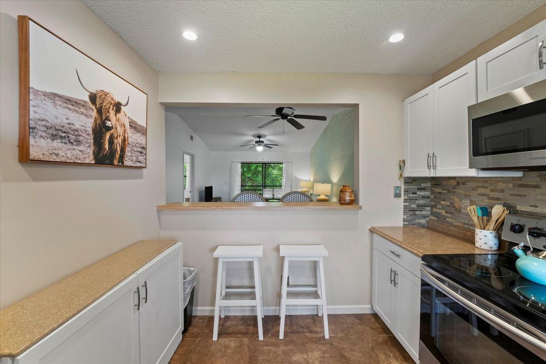 For Sale: $229,900 (2 beds, 2 baths, 1021 Square Feet)