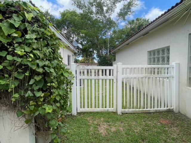 Active With Contract: $497,000 (3 beds, 2 baths, 1646 Square Feet)