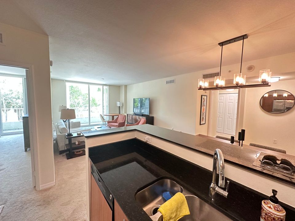 Active With Contract: $5,500 (2 beds, 2 baths, 1153 Square Feet)