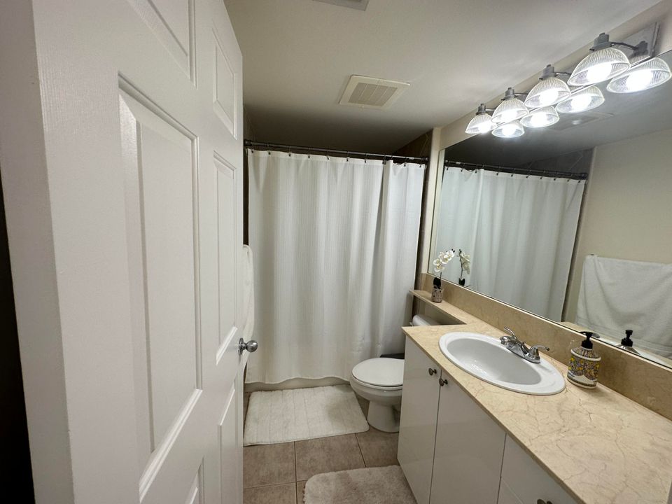 Active With Contract: $5,500 (2 beds, 2 baths, 1153 Square Feet)