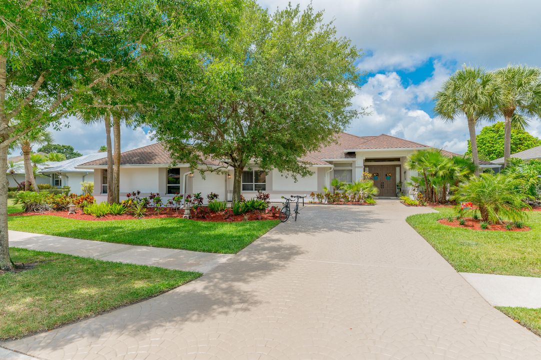 Active With Contract: $775,000 (3 beds, 3 baths, 2313 Square Feet)