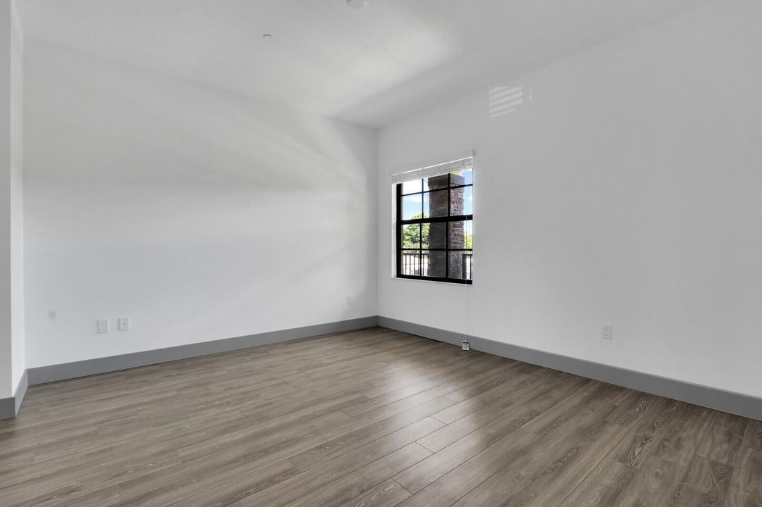 Active With Contract: $2,650 (2 beds, 2 baths, 1100 Square Feet)