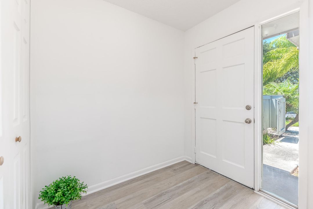 For Sale: $225,000 (2 beds, 2 baths, 1037 Square Feet)